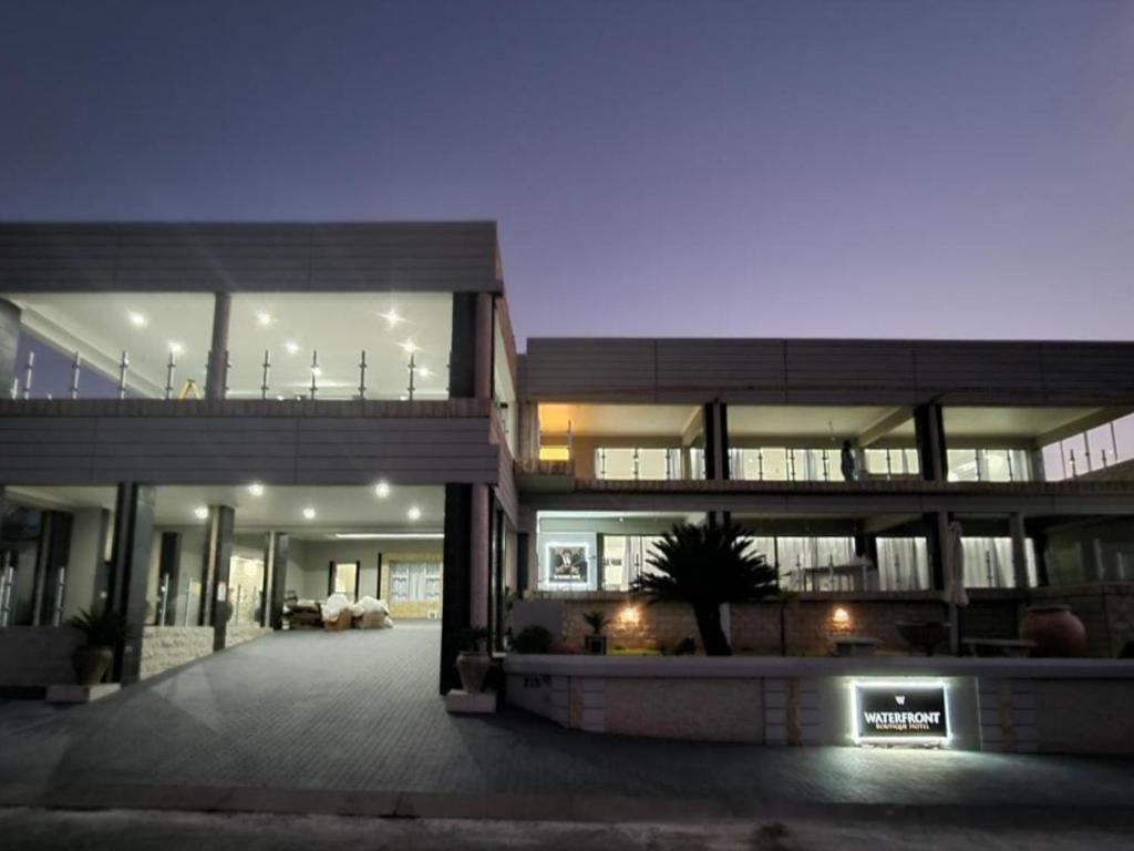 Waterfront Boutique Hotel Vanderkloof — Hotel in Van der Kloof