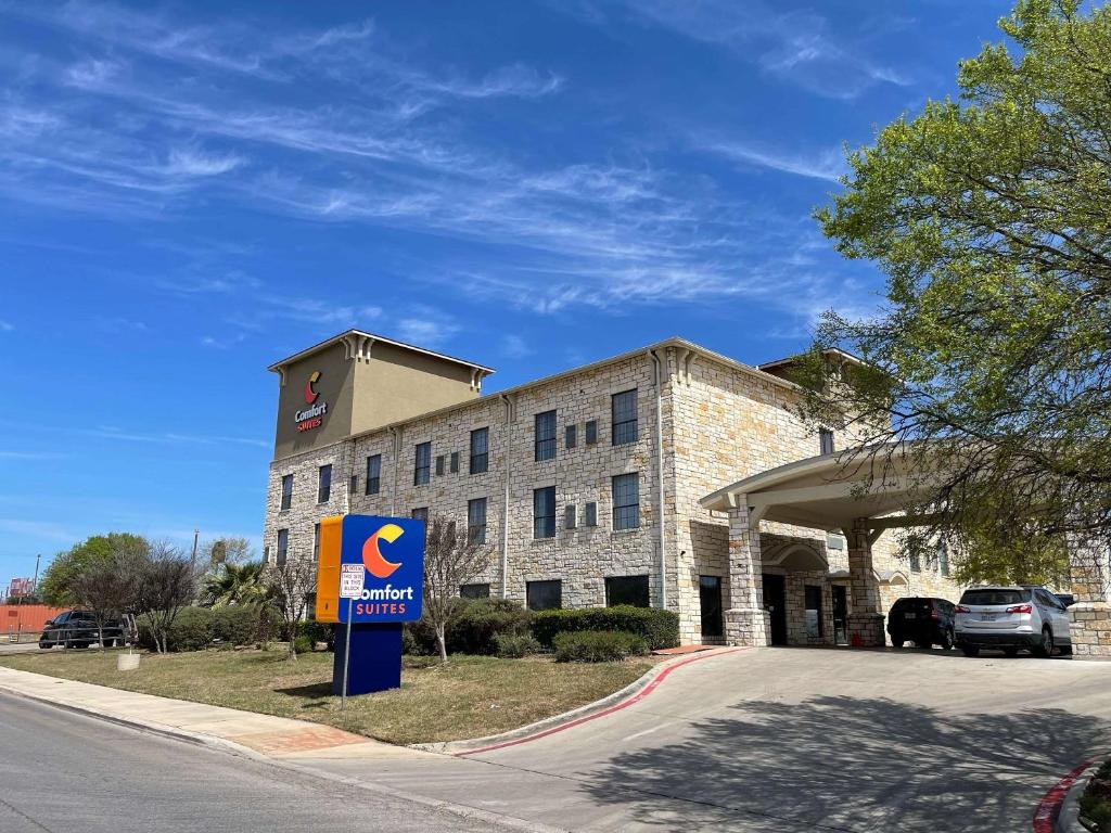 Comfort Suites Near Seaworld photo