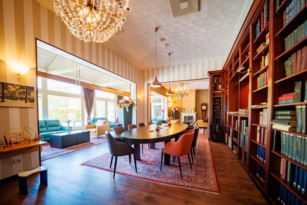 バスティオン ホテル アペルドールン ヘット ロー (Bastion Hotel Apeldoorn Het Loo) フロント・ロビー