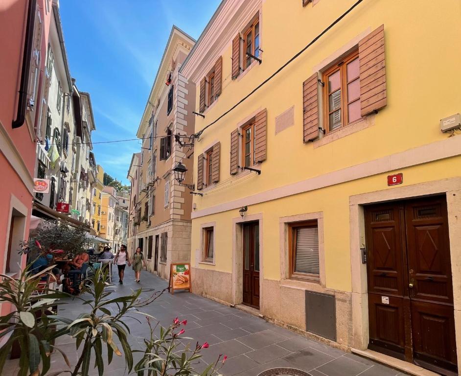 Apartments Fonda House — Hotel in Piran