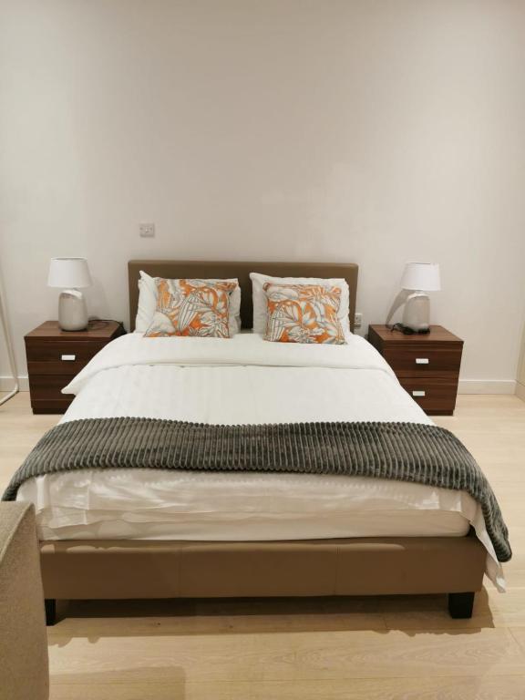 Comfy 1 bed studio 1 minute from Train station photo