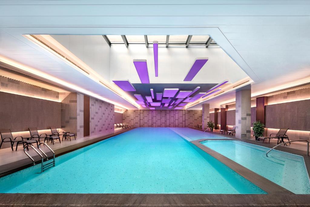 Swimming pool, Harbour Plaza Metropolitan Shanghai in Shanghai