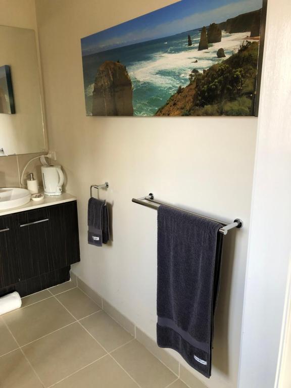 5 Star Room with own Bathroom - Singles, Couples, Families or Executives photo