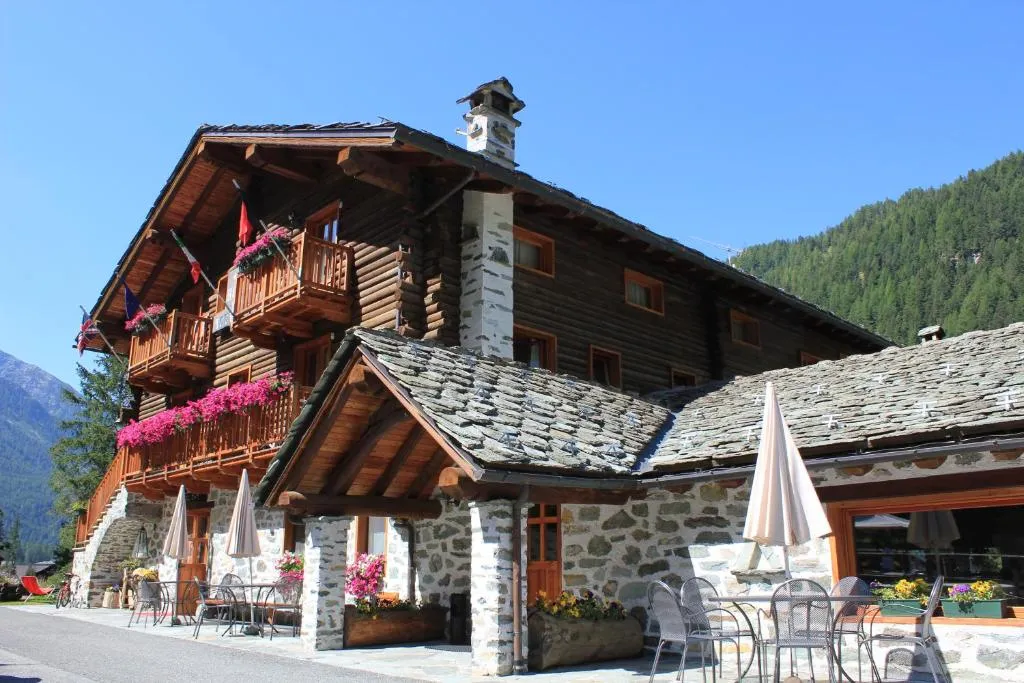 Hotel Petit Tournalin, hotel in Champoluc