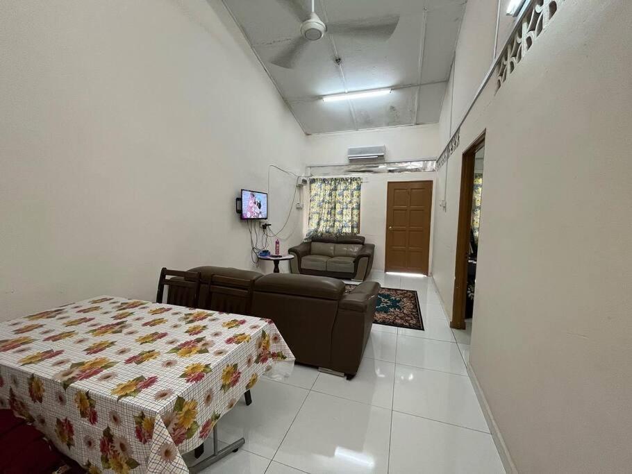 senawang seremban 4 bedroom with a free parking photo