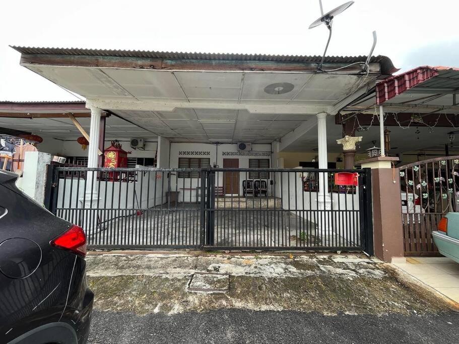 senawang seremban 4 bedroom with a free parking photo