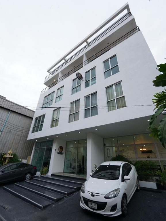 RoomQuest Bangkok Sukhumvit 50 — Hotel in Bangkok