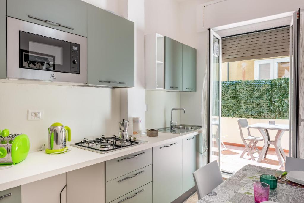 GuestHost - NEW APT! 1km from Central Station 'La Spezia' - 2