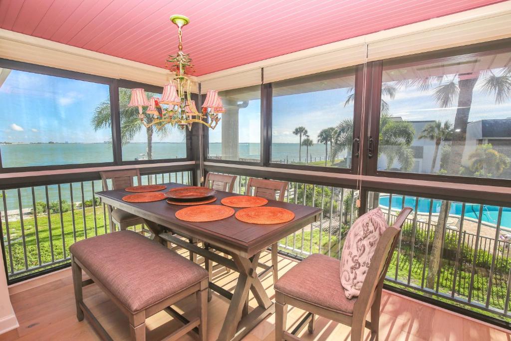 Mariner Pointe #542, Sanibel