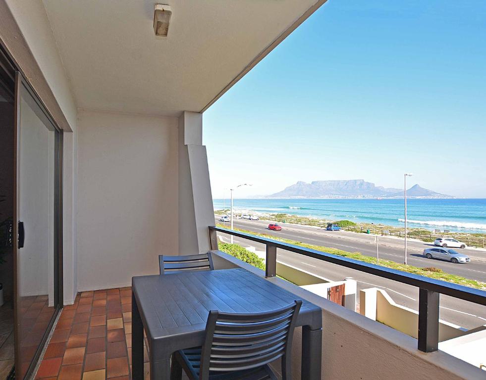 Waves, Bloubergstrand