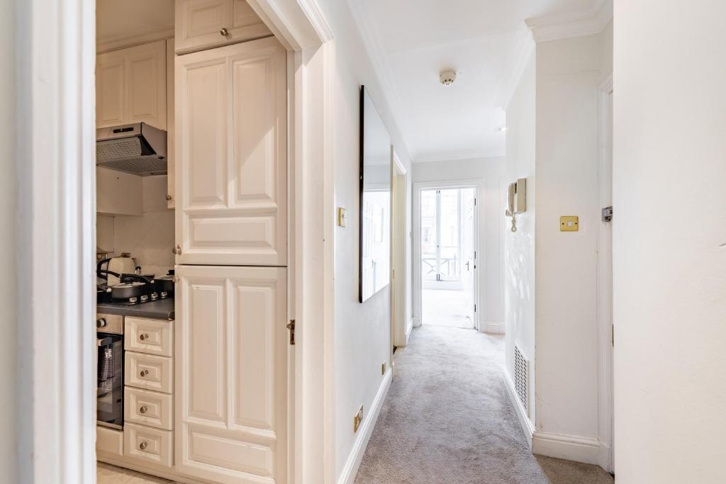Somerset Court Kensington Apartments photo