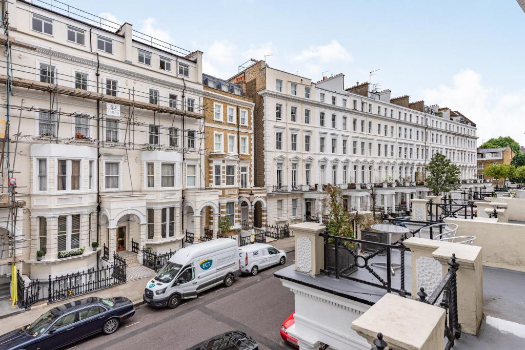 Somerset Court Kensington Apartments photo