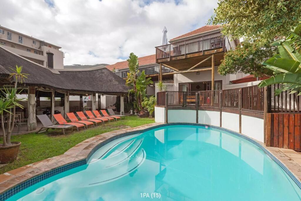 Lovely studio apartment with a pool and parking — Hotel in Cape Town