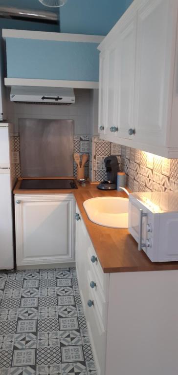Studio 30 m2 refait à neuf idéalement situé centre ville et plage - 2