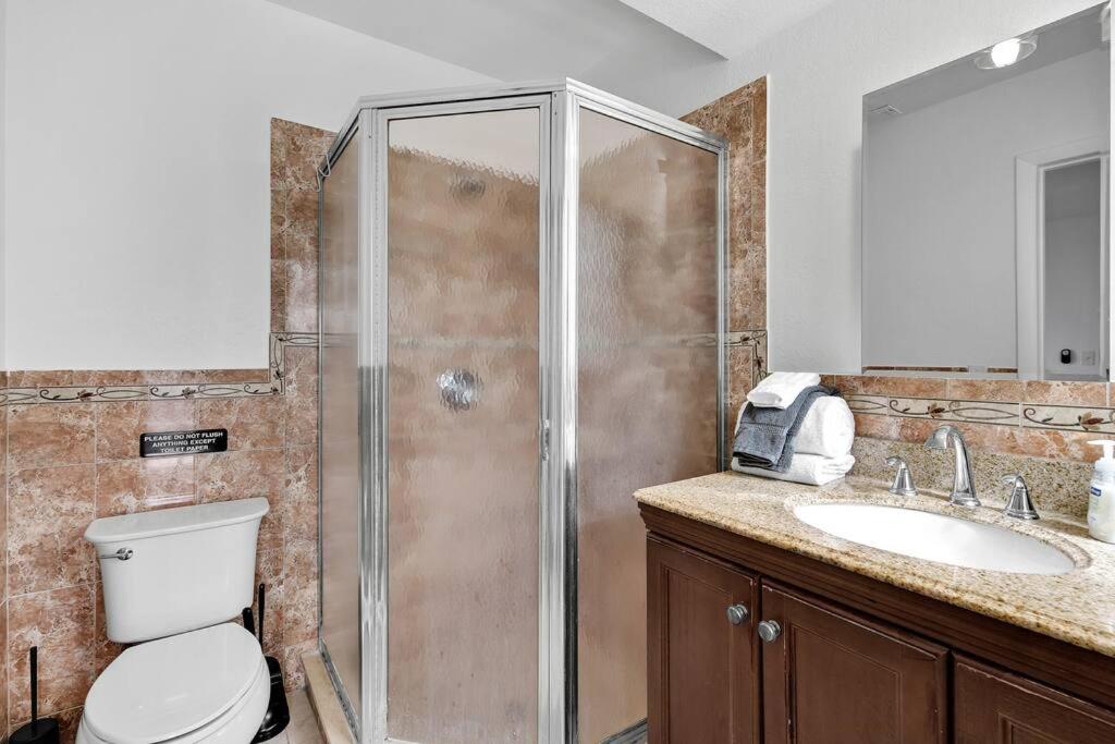 Spacious 4BRS Home, Relax Backyard close to Casino photo