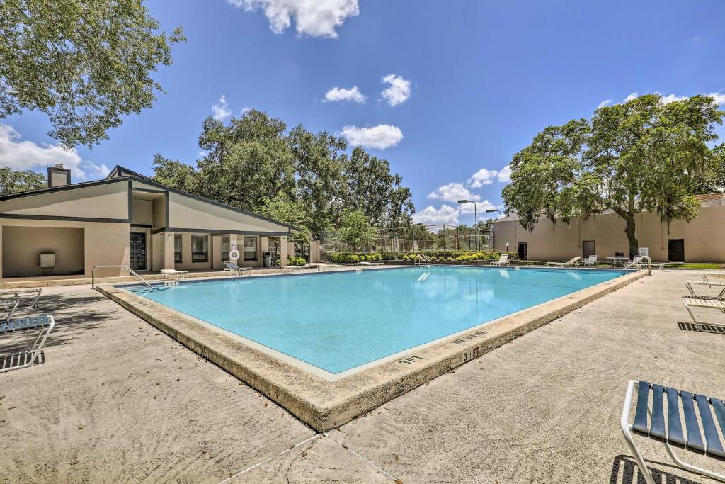 Pet-Friendly Tampa Condo with Community Pool! photo