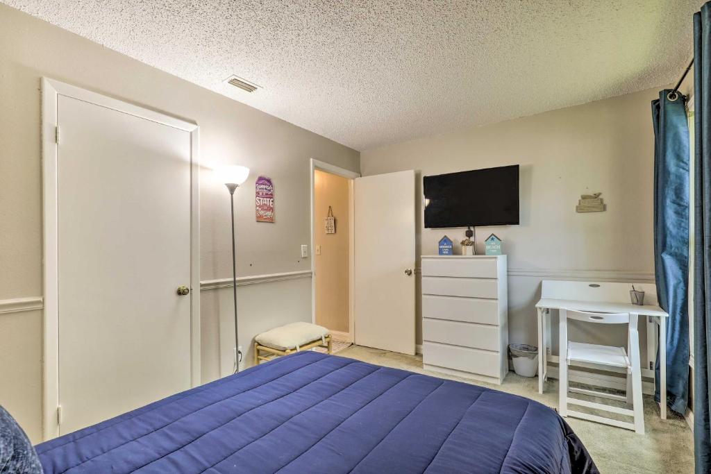 Pet-Friendly Tampa Condo with Community Pool! photo