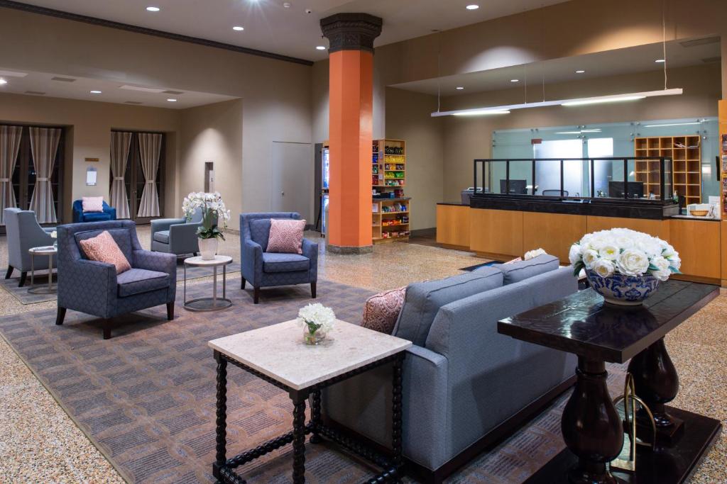 Grand Eastonian Hotel & Suites Easton photo