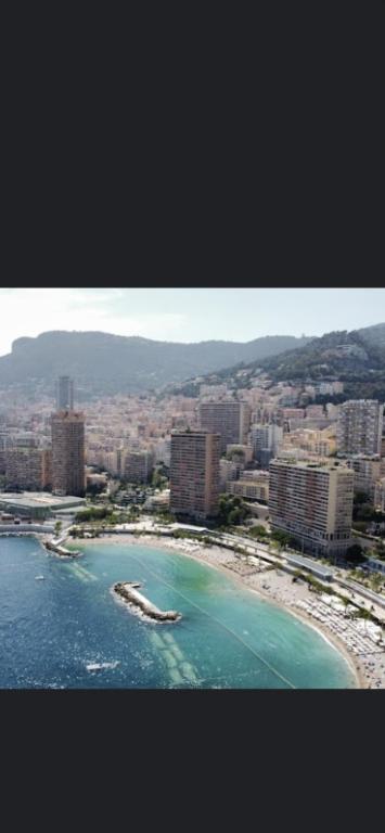 Une terrasse sur Monaco logement 2 chambre photo