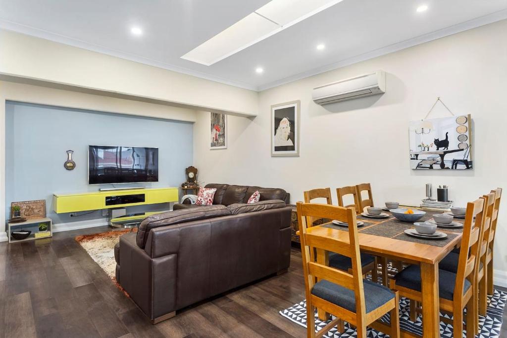 Heritage Building Penthouse Apartment photo