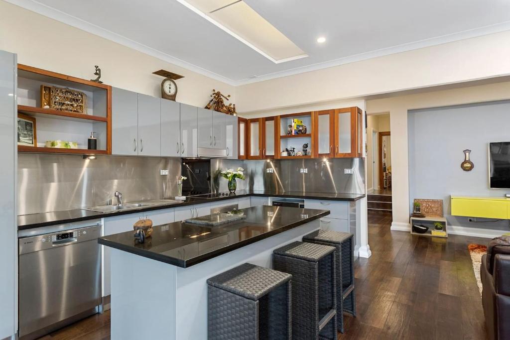 Heritage Building Penthouse Apartment photo