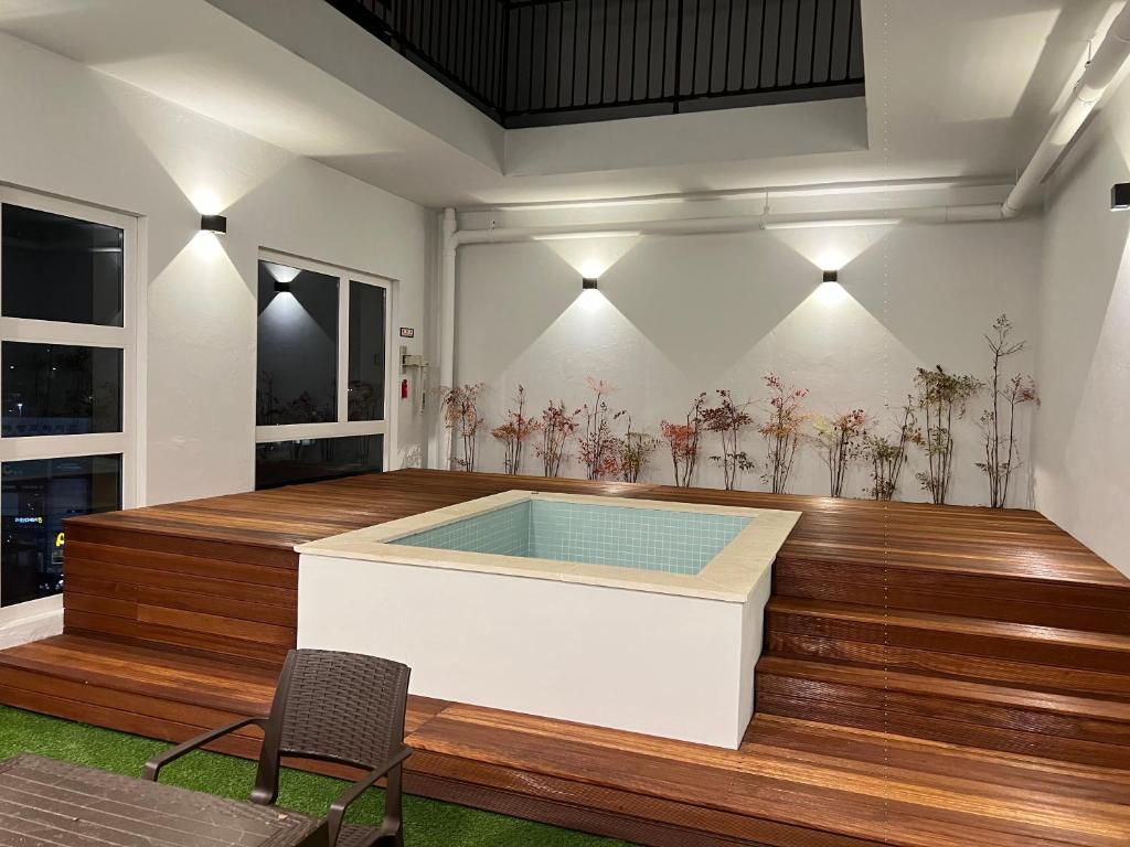 Swimming pool, Jinhae Intercity Hotel in Changwon-si