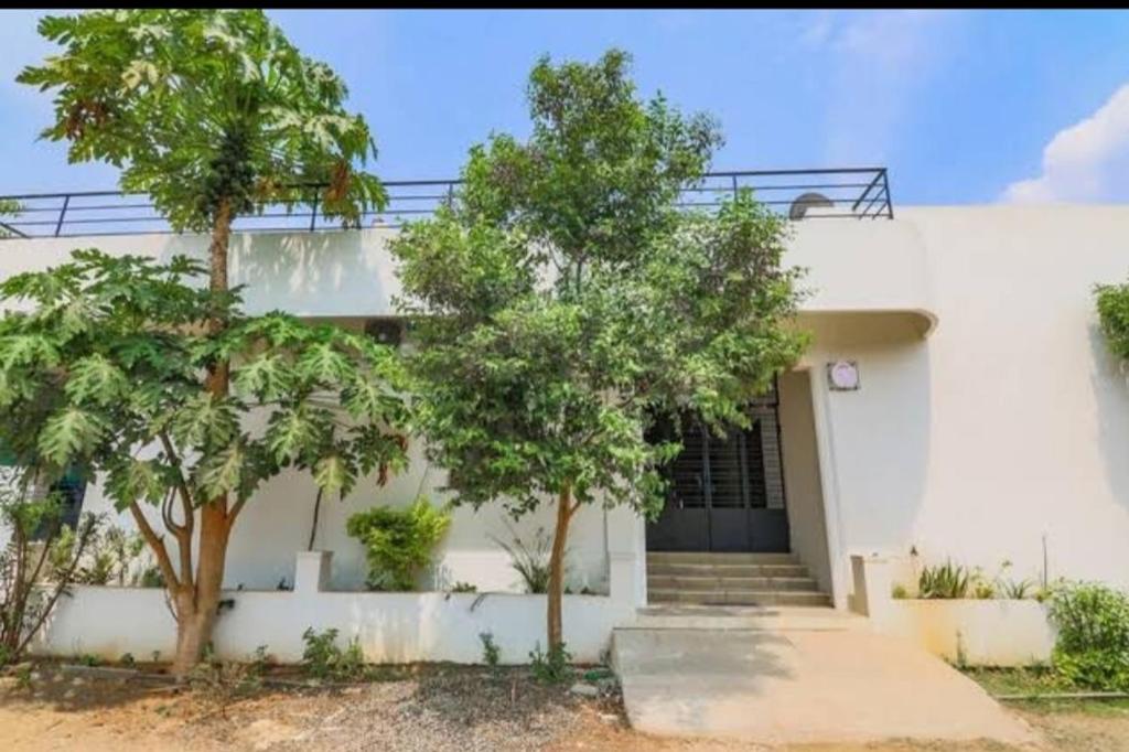 Auro William 1bhk Service Apartment