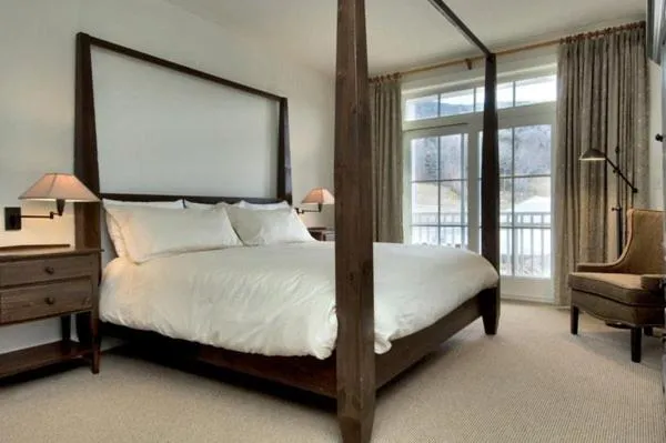 Clay Brook Hotel at Sugarbush，位于沃伦的酒店