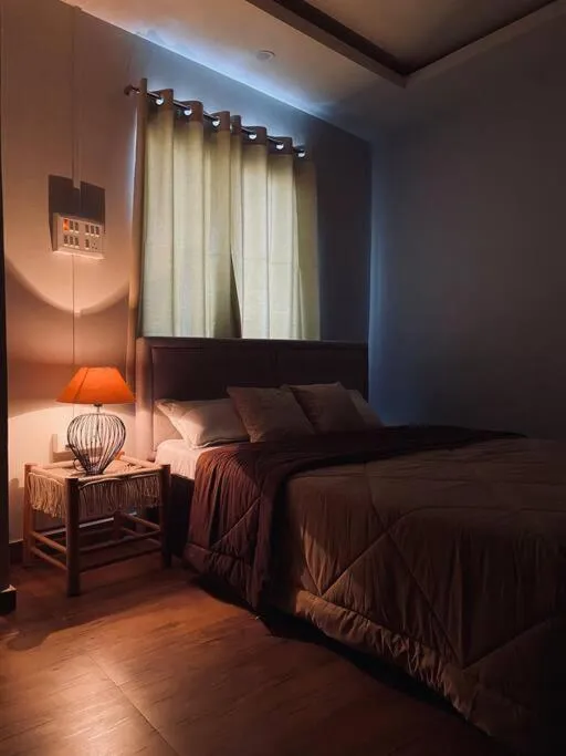 SunsetHomes A luxurious studio apartment，位于因帕尔的酒店