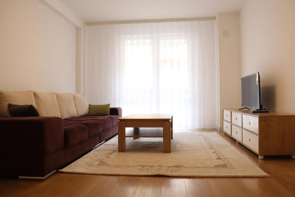 Cozy 2-bedroom rental unit. — Hotel in Pristina