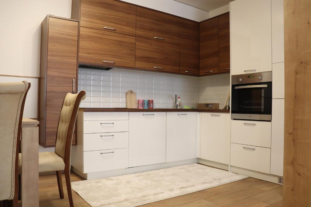 Cozy 2-bedroom rental unit. photo