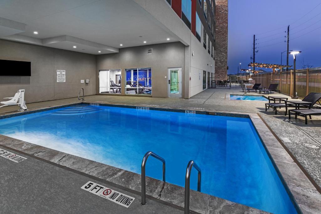 Holiday Inn Express And Suites Houston Sw Rosenberg photo