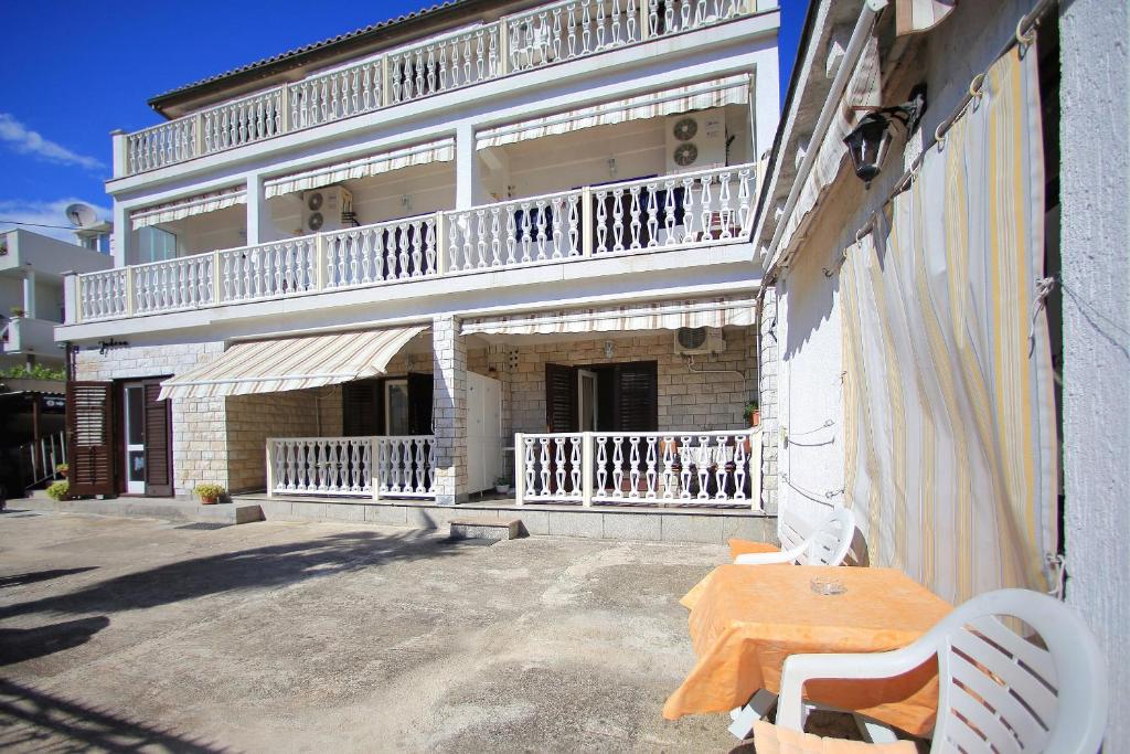 Apartments and rooms by the sea Zadar - 5874 photo