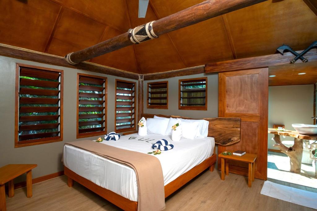 Barefoot Manta Island Resort photo