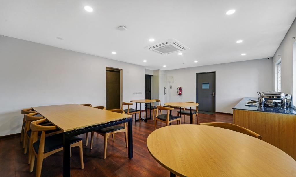UPAR Hotels Thoraipakkam, OMR photo