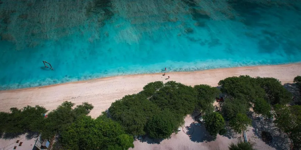 Gili Teak Beach Front Resort，位于吉利特拉旺安的酒店