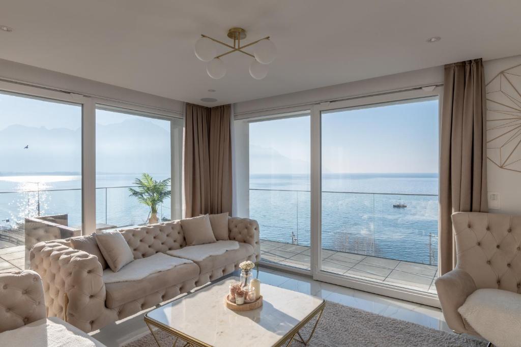 Sunset Home, Appartement de luxe front de lac — Hotel in Montreux