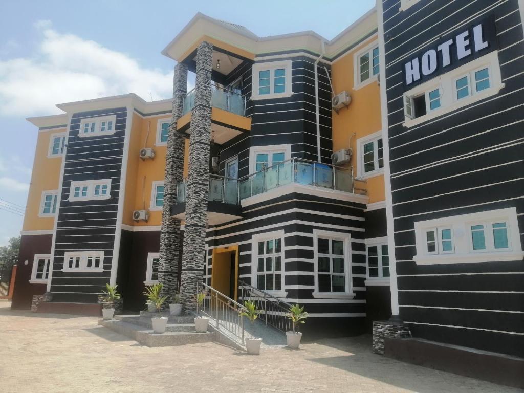 Ultimate Hotel & Suites
