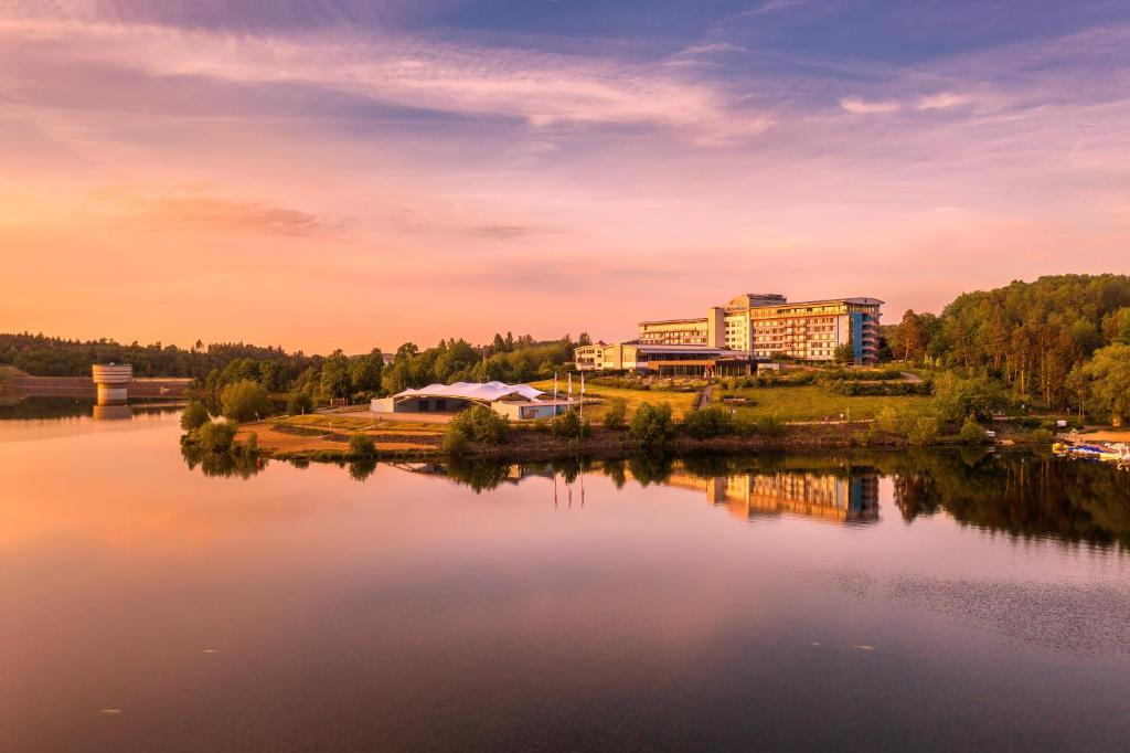 Bio-Seehotel Zeulenroda photo