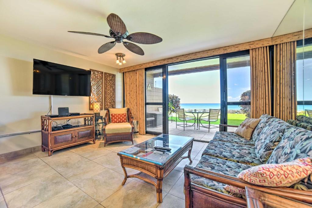 Beachfront Condo Sunset Views and Pool Access!, Kahana