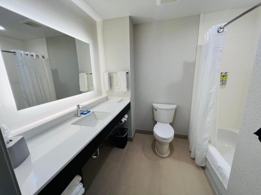 Holiday Inn Express Salinas photo