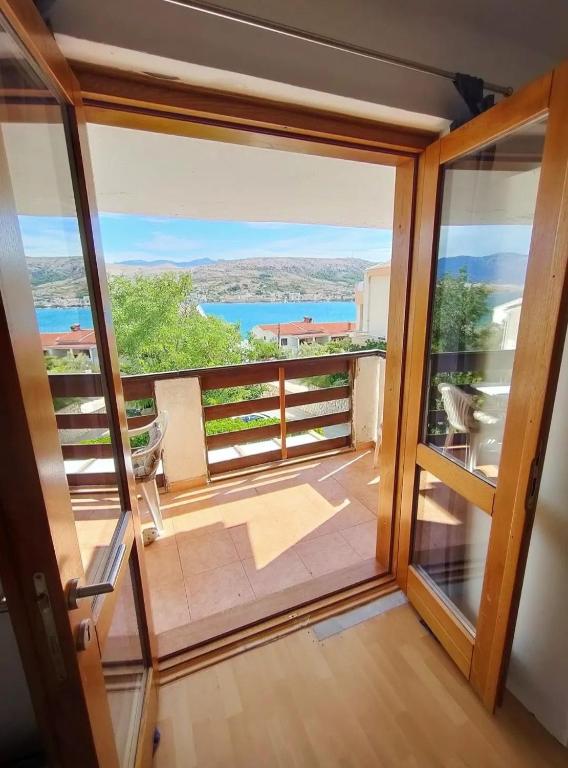 Studio-app Iva, balcony with sea view - 50 m from beach, Pag