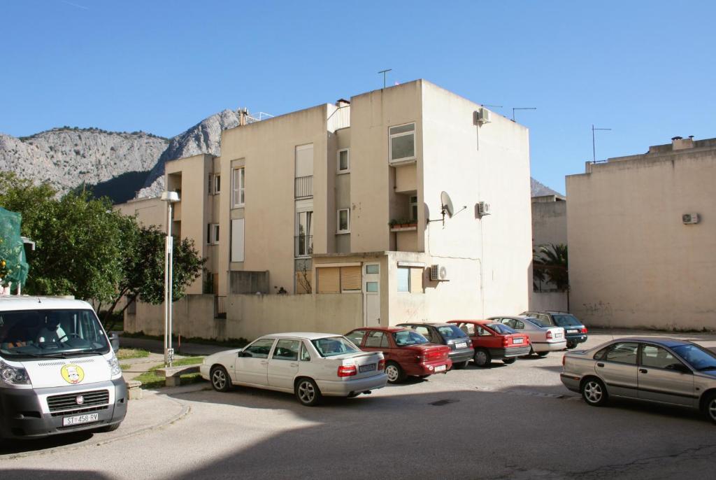 Apartments with a parking space Omis - 5989, Omiš