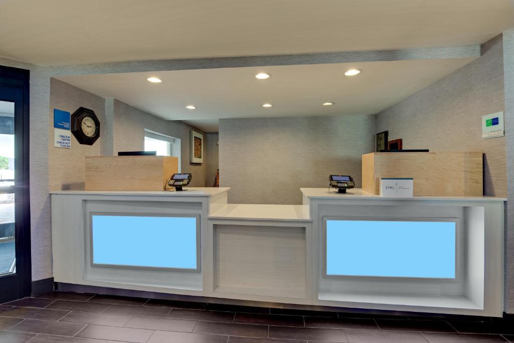 Holiday Inn Express Nashville W-I40 photo