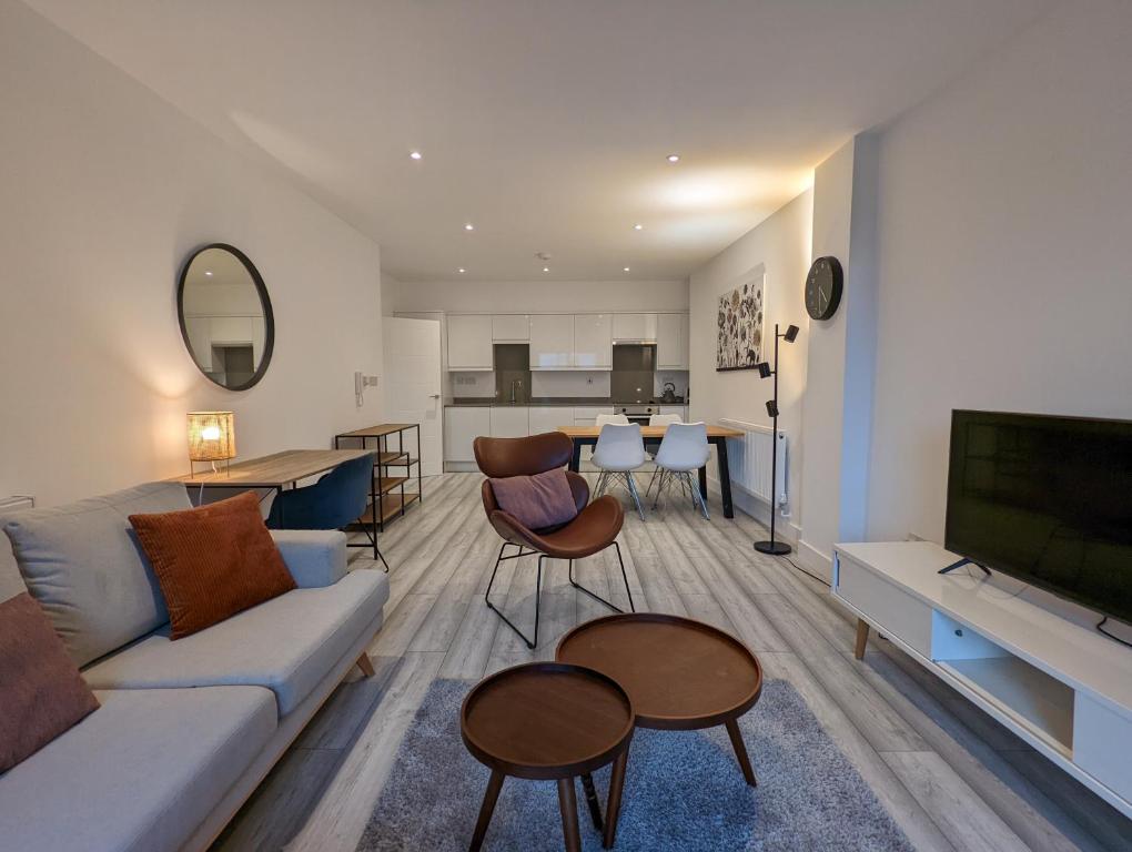 Hounslow Apartments by Charles Hope