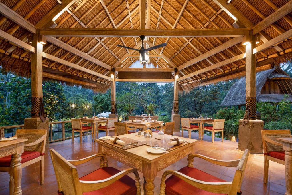 Restaurant, The Kayon Resort in Bali