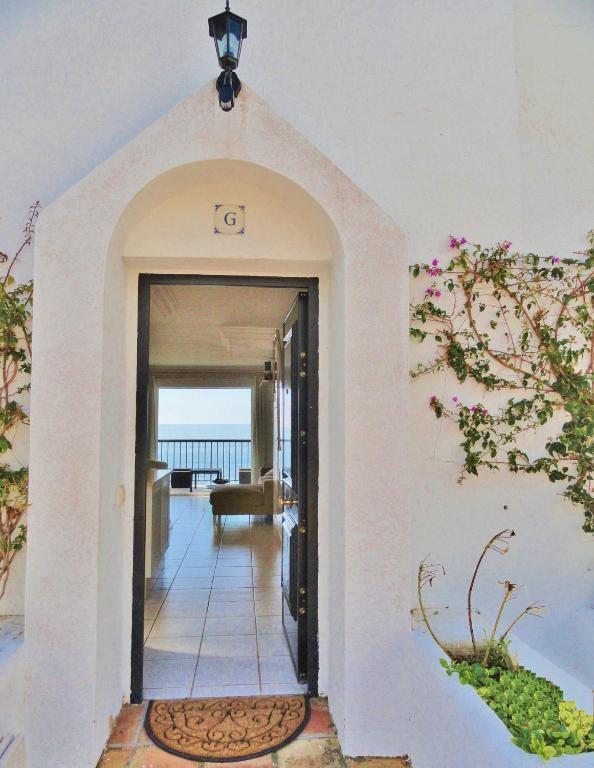 Dona Lola Micaela Beach front duplex 2 bedroom apartment - open sea and beach views surrounded by bars and restaurants - Costa del Sol - CS199 - 5