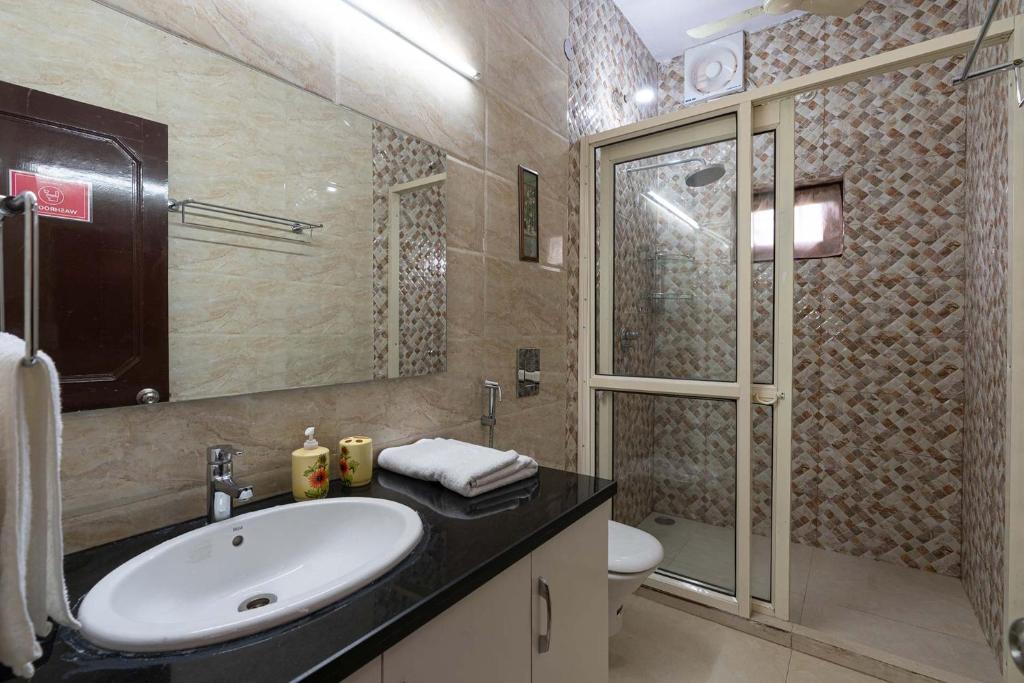 StayVista at Villa Woodside Meadows with Indoor Jacuzzi photo