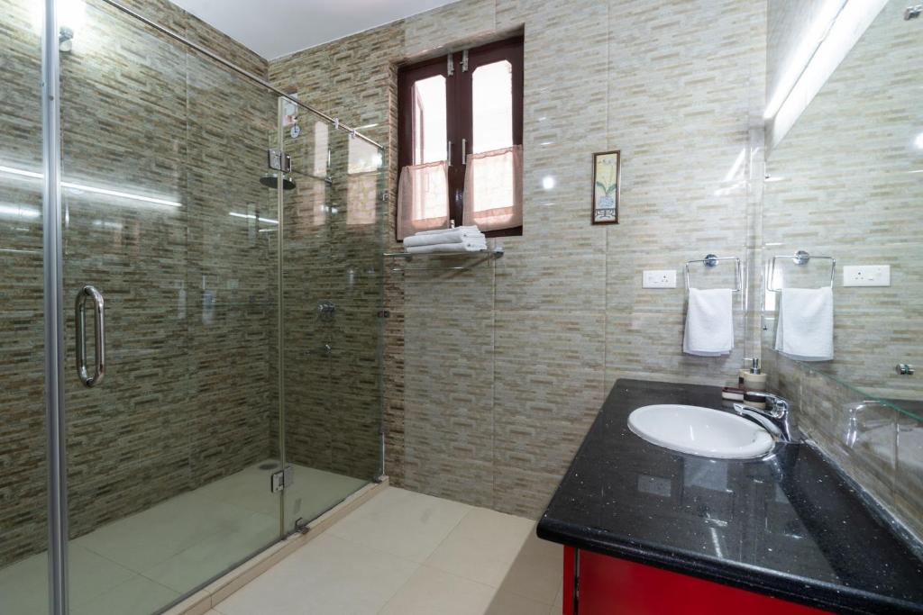 StayVista at Villa Woodside Meadows with Indoor Jacuzzi photo