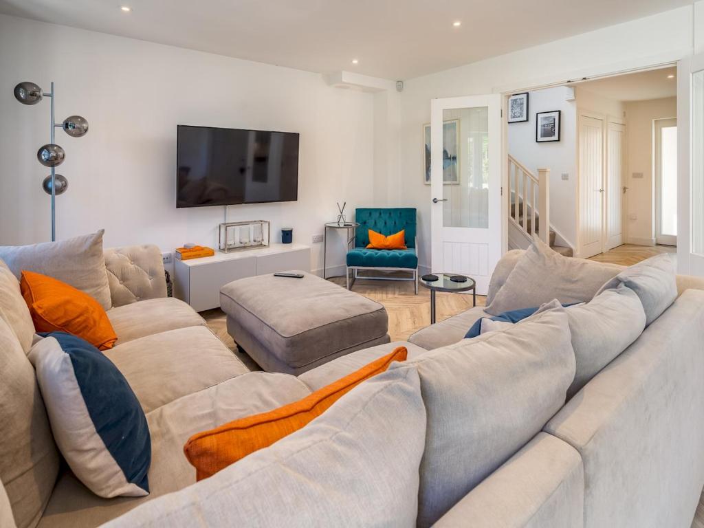 Delightful 3 Bed Country home with Large Garden — Hotel in London